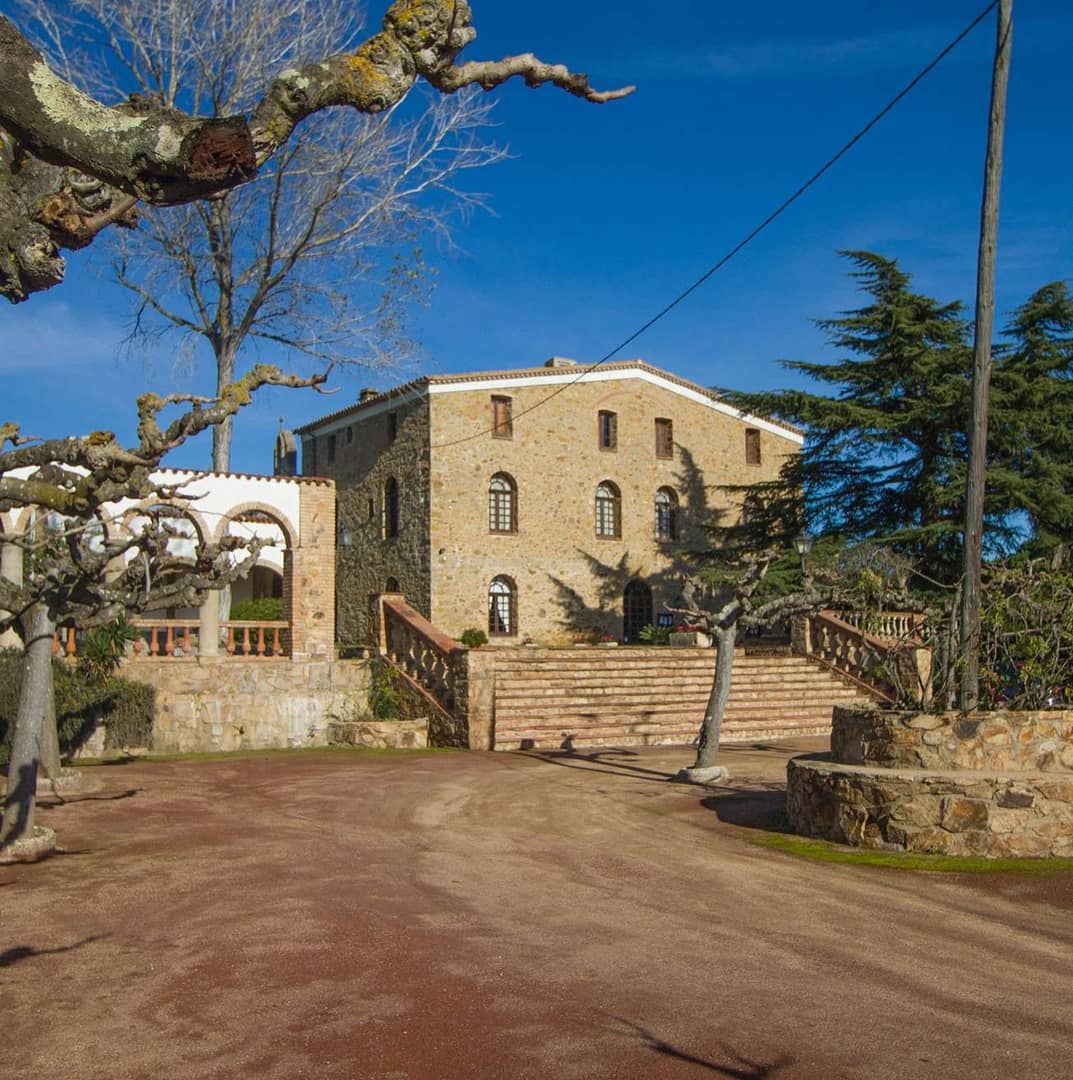 zones-exteriors-can-tarranc-plaça-de-les-moreres